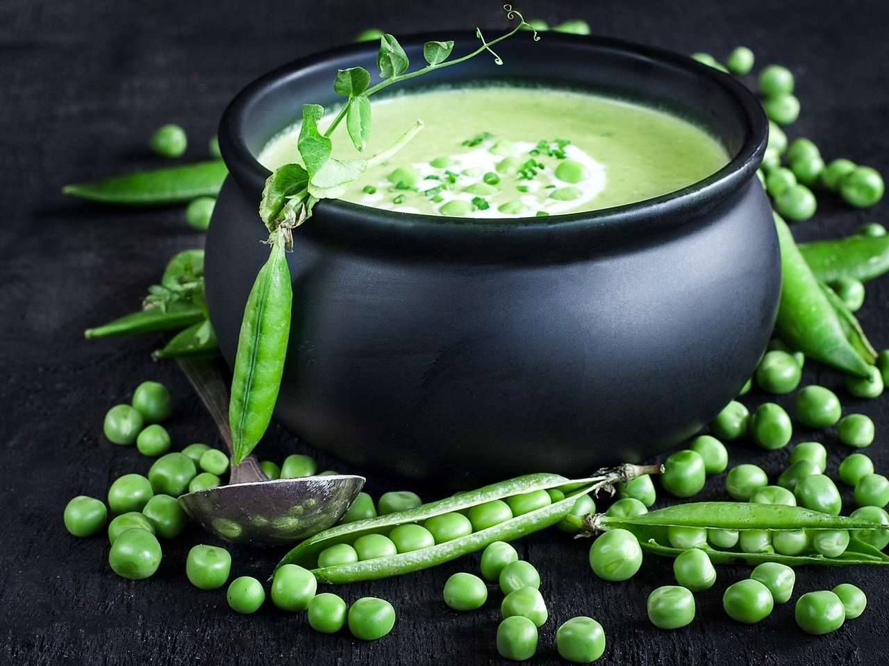 Суп из зеленого горошка онлайн-пазл