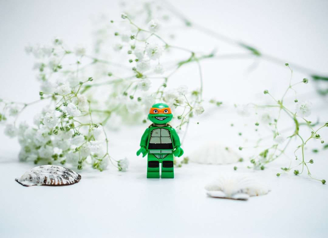 Lego minifig på snötäckt mark Pussel online