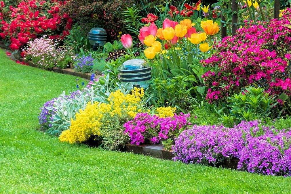 Colorful garden jigsaw puzzle online