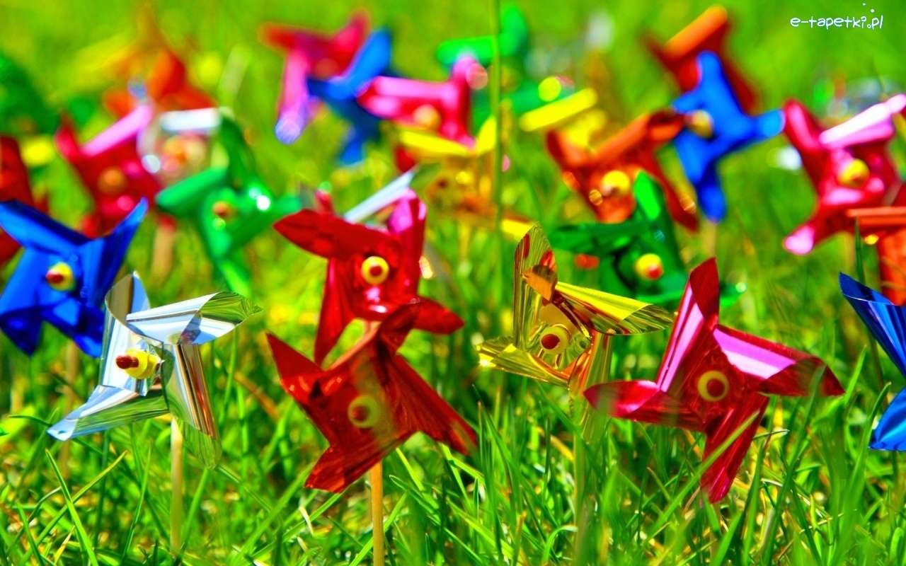 Moinhos de vento na grama puzzle online