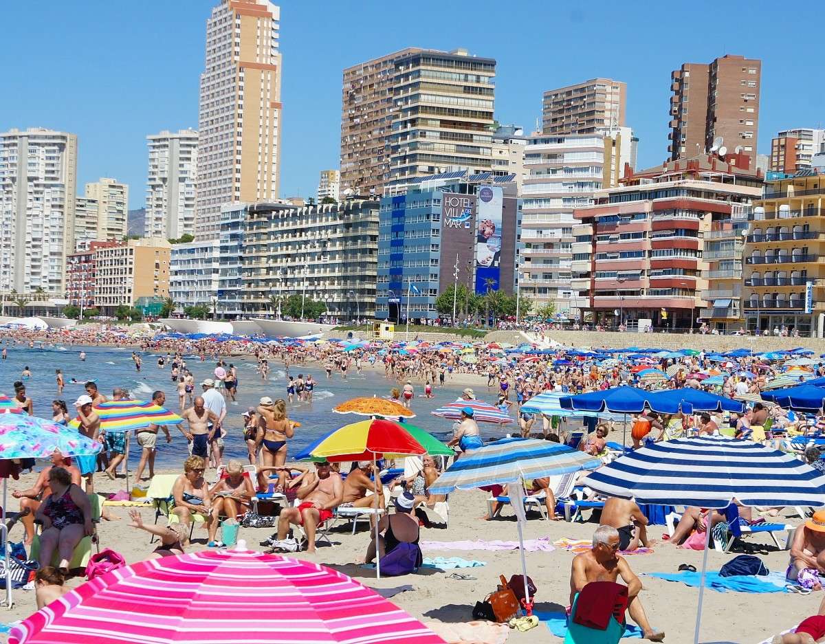 Strand in Spanien. Online-Puzzle