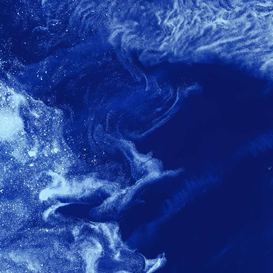 Kék és fehér óceán hullámai kirakós online