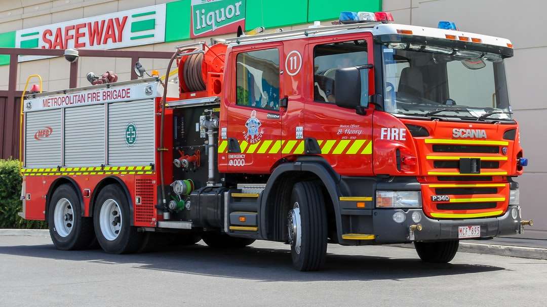 Rode en gele brandweerwagen online puzzel