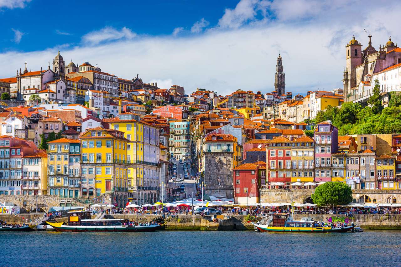 Oude stadshorizon van over de Douro-rivier in Porto, Portugal legpuzzel online