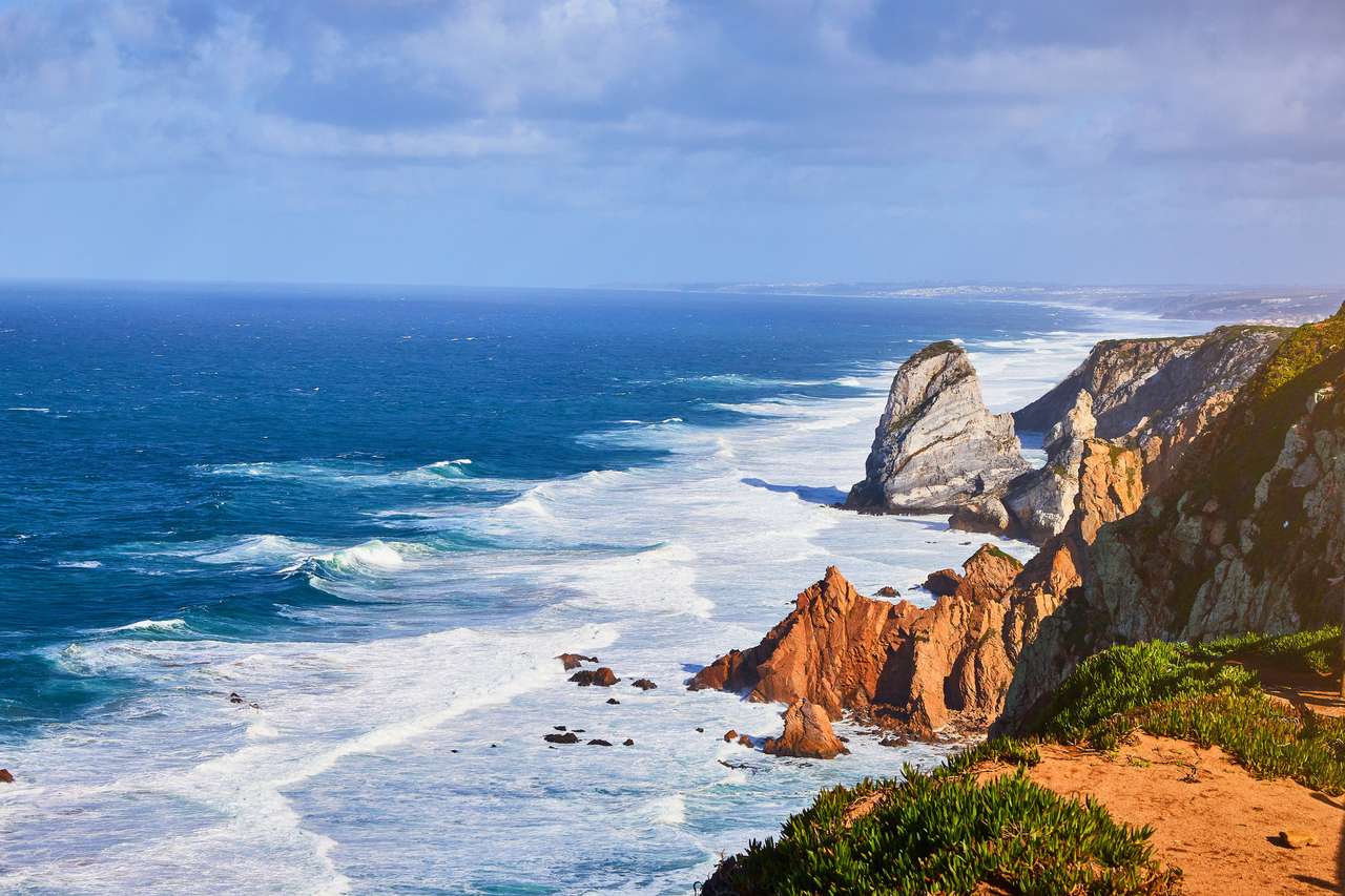 Cabo da Roca, Πορτογαλία. Φάρος και βράχια πάνω από τον Ατλαντικό Ωκεανό, το πιο δυτικό σημείο της ευρωπαϊκής ηπειρωτικής χώρας. παζλ online