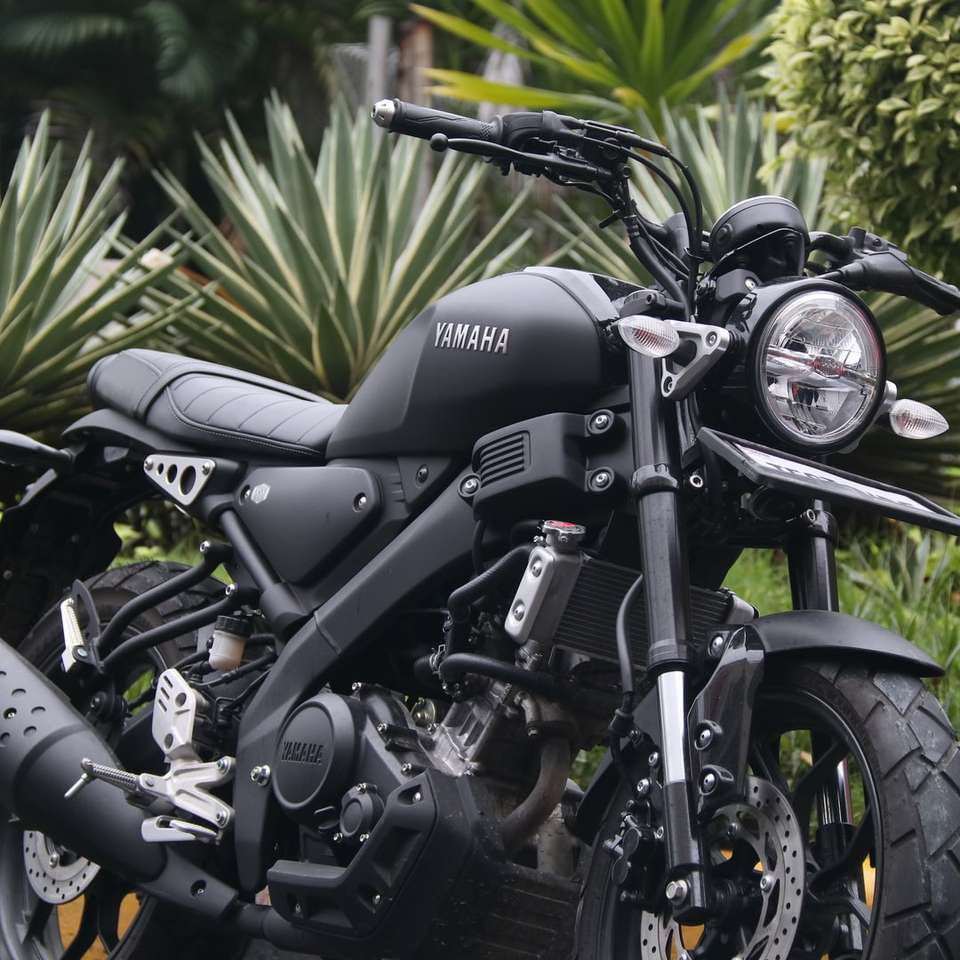 чорно-сріблястий мотоцикл крузер онлайн пазл