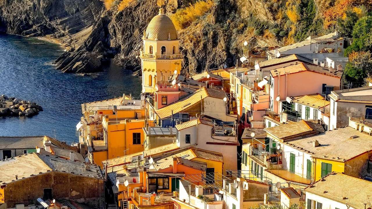 Ιταλία - μια πόλη δίπλα στη θάλασσα παζλ online
