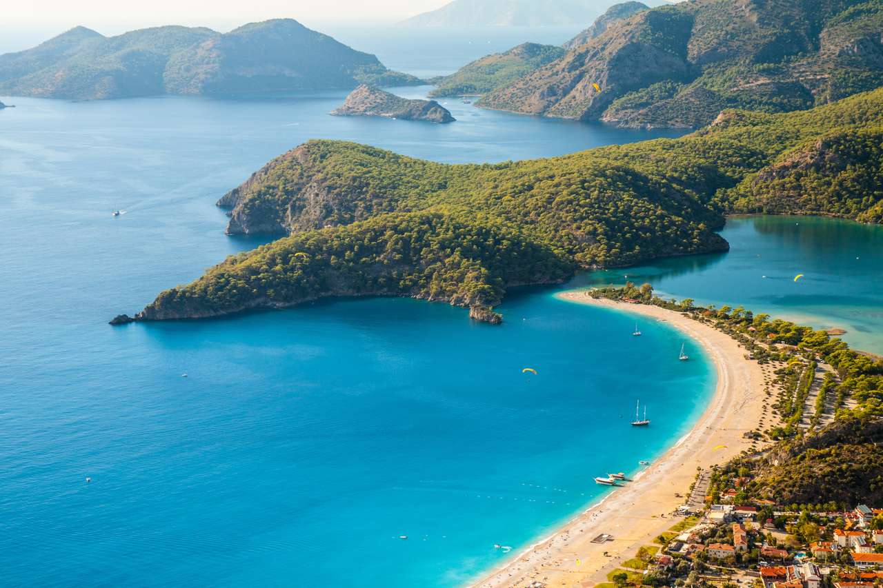 Lagune d'Oludeniz dans la mer paysage vue de la plage, Turquie puzzle en ligne