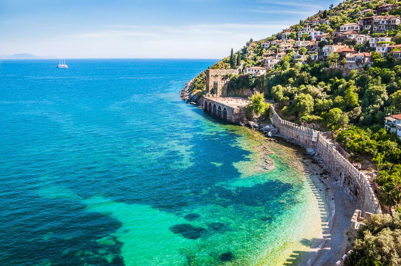 Playa del mar en Alanya, Turquía. Hermoso paisaje de verano rompecabezas en línea