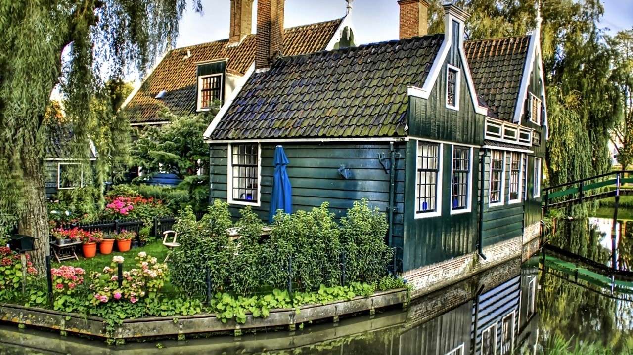 Huis bij het kanaal in Nederland legpuzzel online