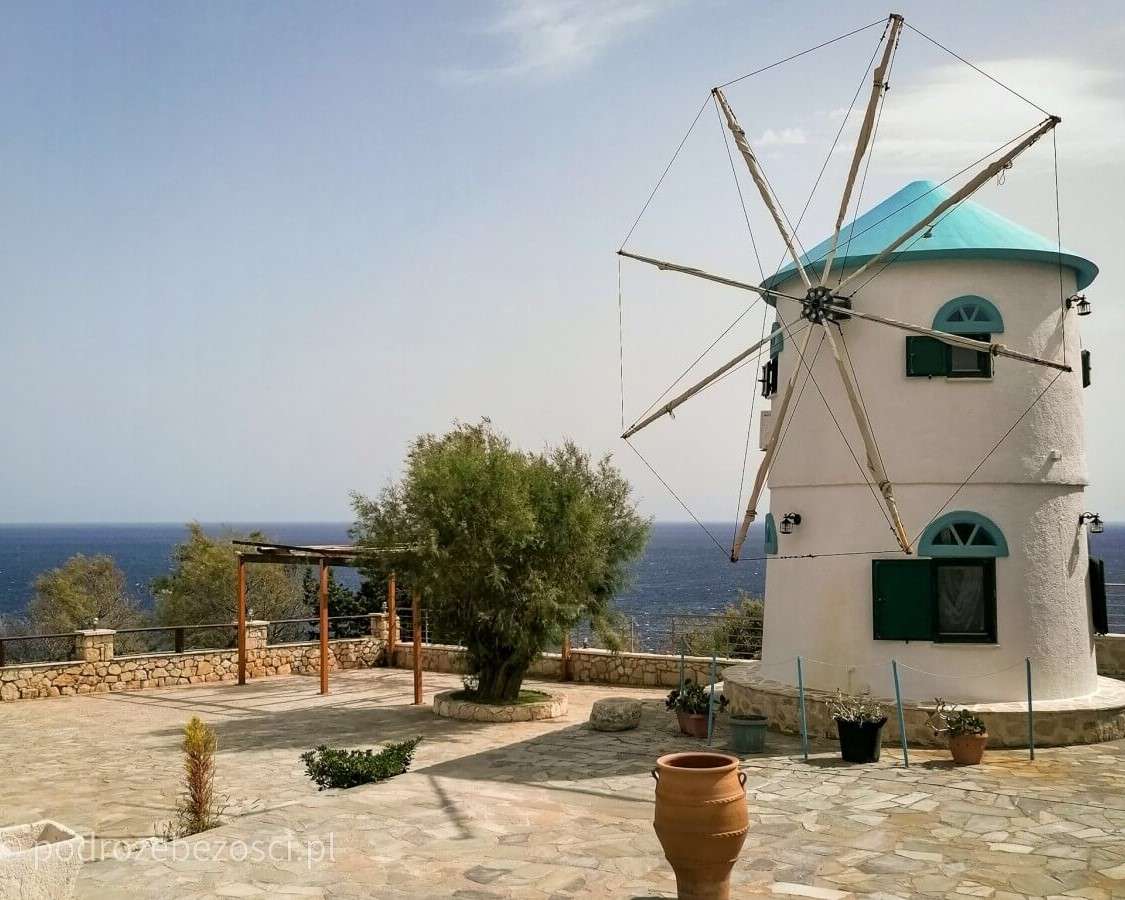 Velho moinho de vento na ilha de zakynthos puzzle online