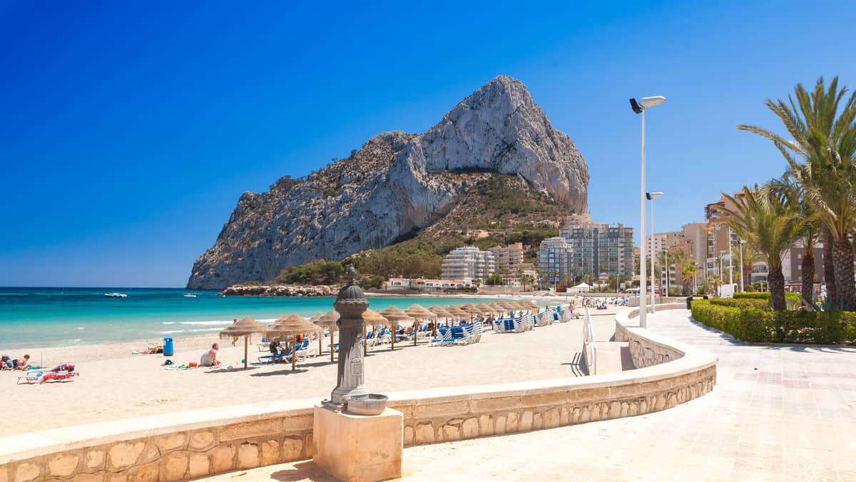 Strand in Calpe-Spanien Puzzlespiel online