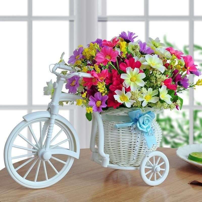 Blumenstrauß in einem dekorativen Fahrrad Online-Puzzle