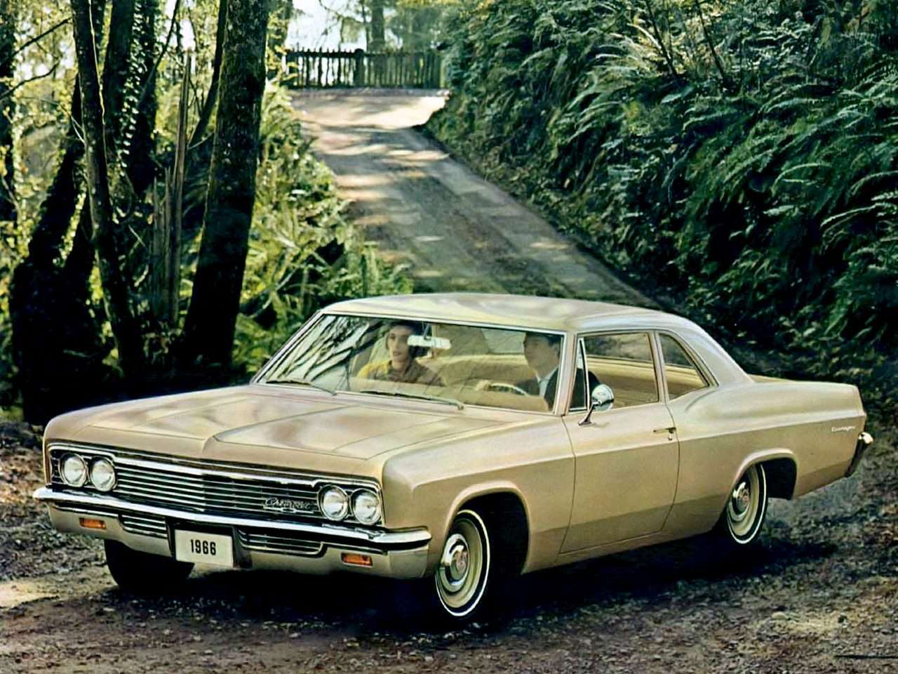 1966 Berlina di 2 porte di Chevrolet Biscayne puzzle online