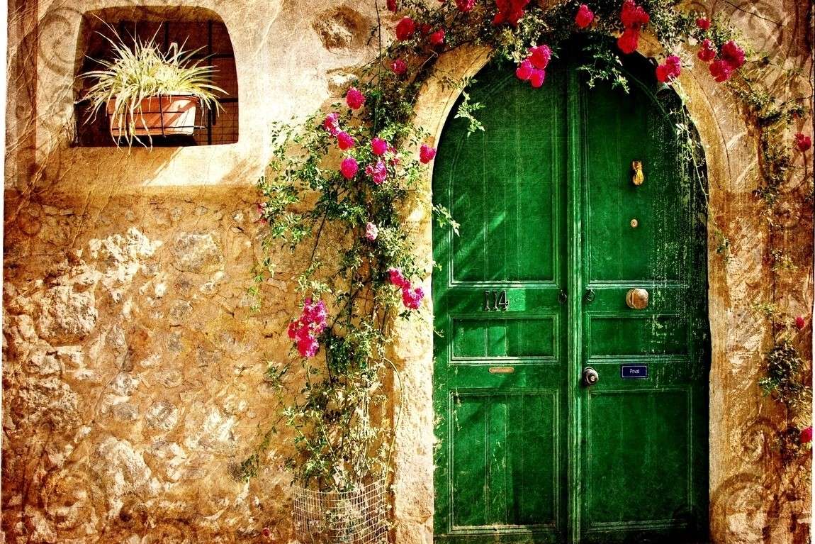 Πράσινη πόρτα σε ένα σπίτι μίσθωσης online παζλ