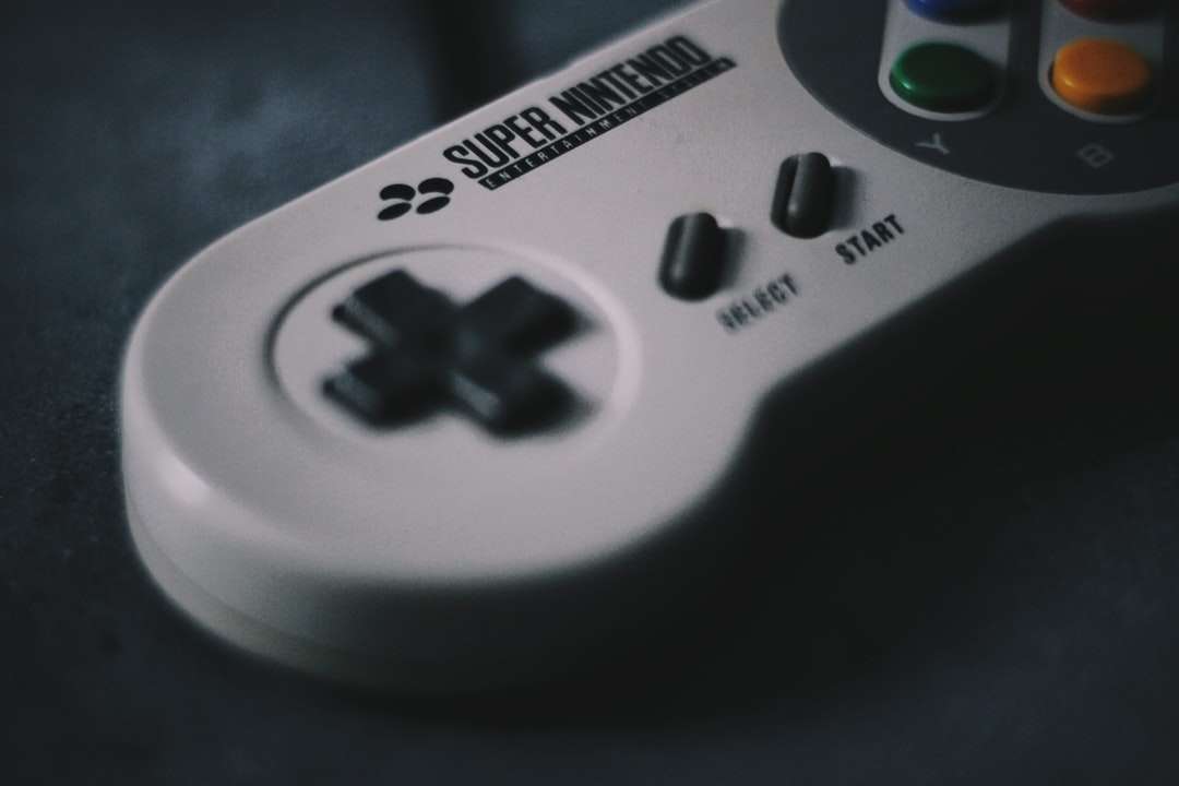 Selectieve focusfotografie van SNES-controller legpuzzel online