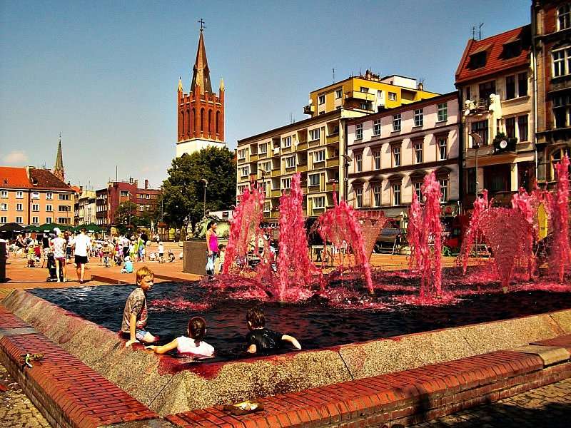 Moldawien - ein Brunnen mit Rotwein Online-Puzzle