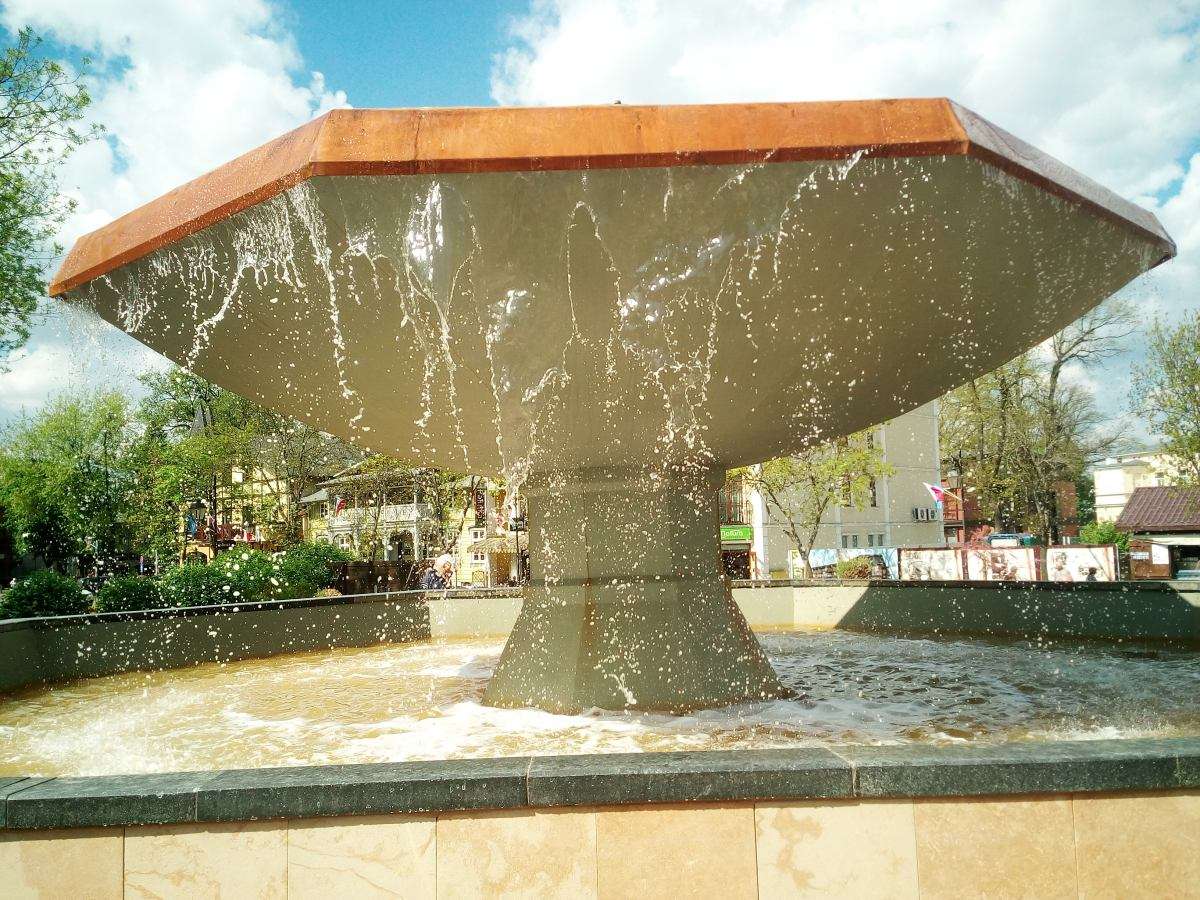 Fountain of Grzybek in Ciechocinek jigsaw puzzle online