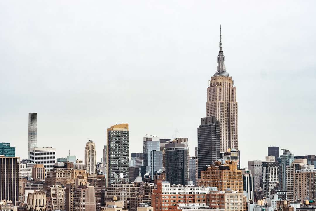 Снимка на Empire State Building през деня онлайн пъзел