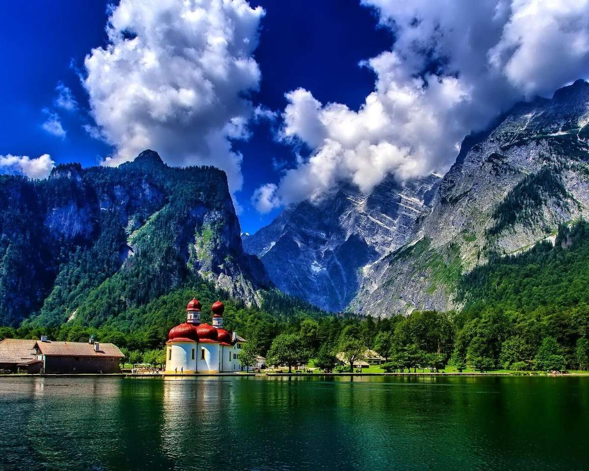 Бавария - Църквата на езерото в планината онлайн пъзел
