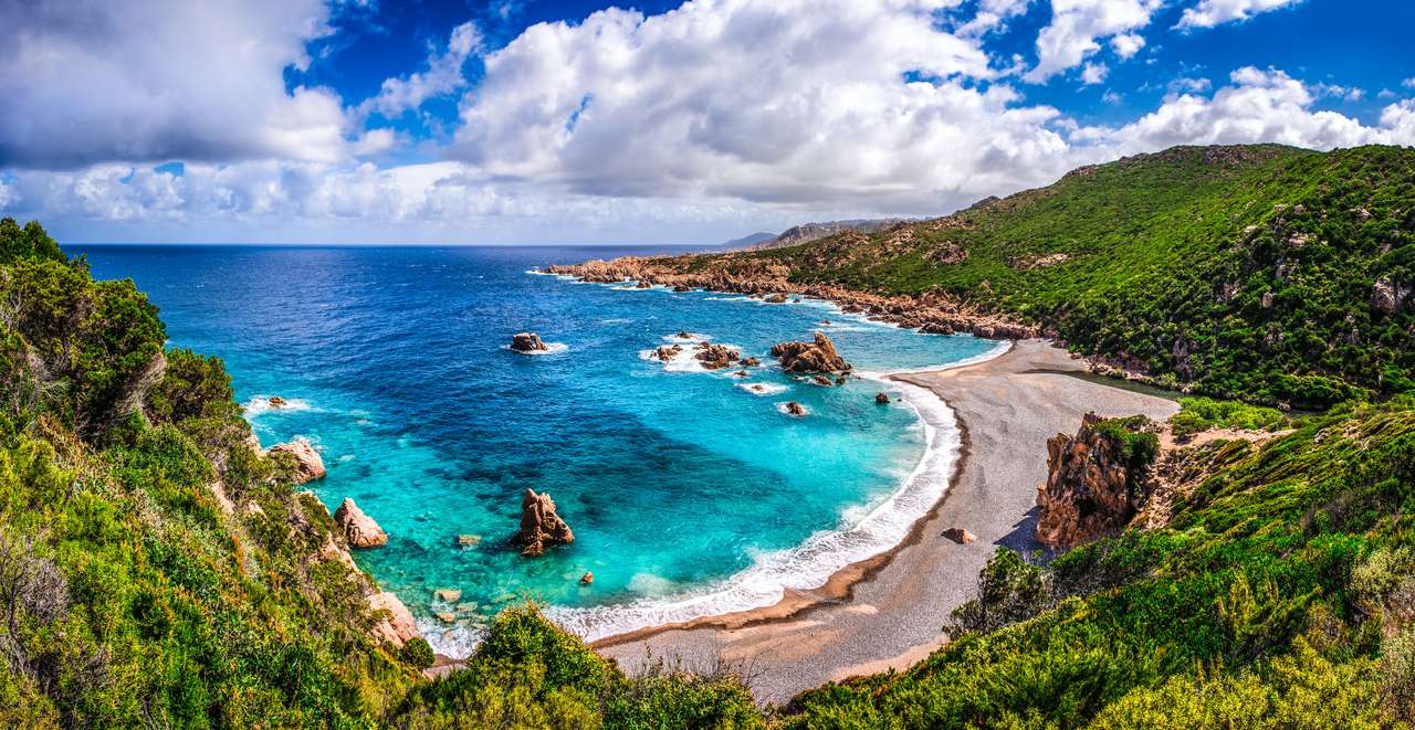 Vacker Ocean Coastline i Costa Paradiso, Sardinien, Italien Pussel online