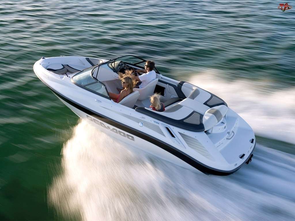 Rushing motor boat jigsaw puzzle online