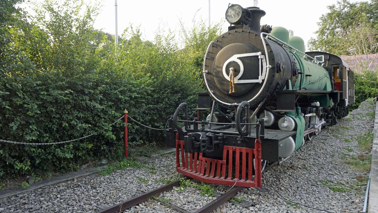 old train in thailand online puzzle