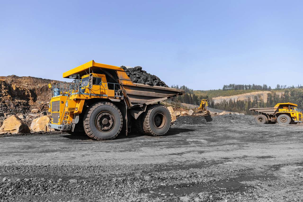 Nagy sárga bányászati ​​teherautó kirakós online