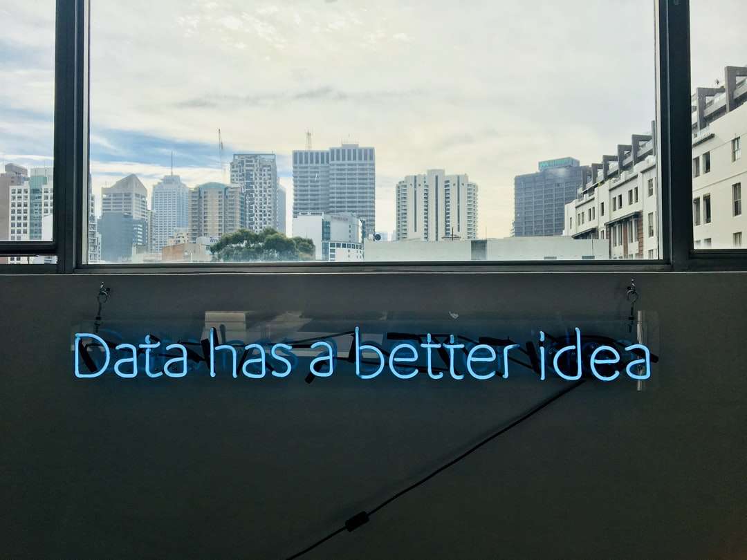 vit byggnad med data har en bättre idé textskyltning pussel på nätet