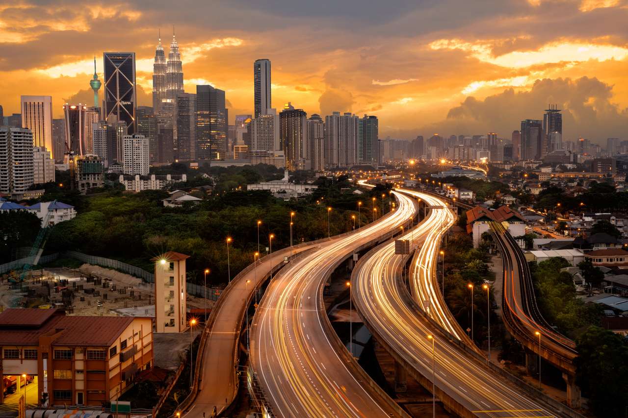 Horizonte Kuala Lumpur en la noche, Malasia rompecabezas en línea