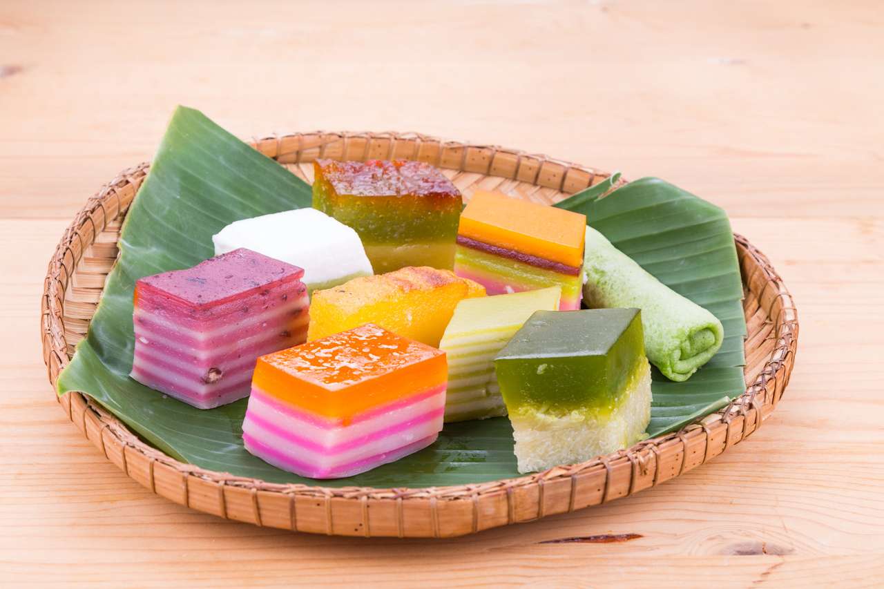 Malaysia beliebtes sortiertes süßes Dessert oder einfach als Keh oder Kuih bekannt Puzzlespiel online