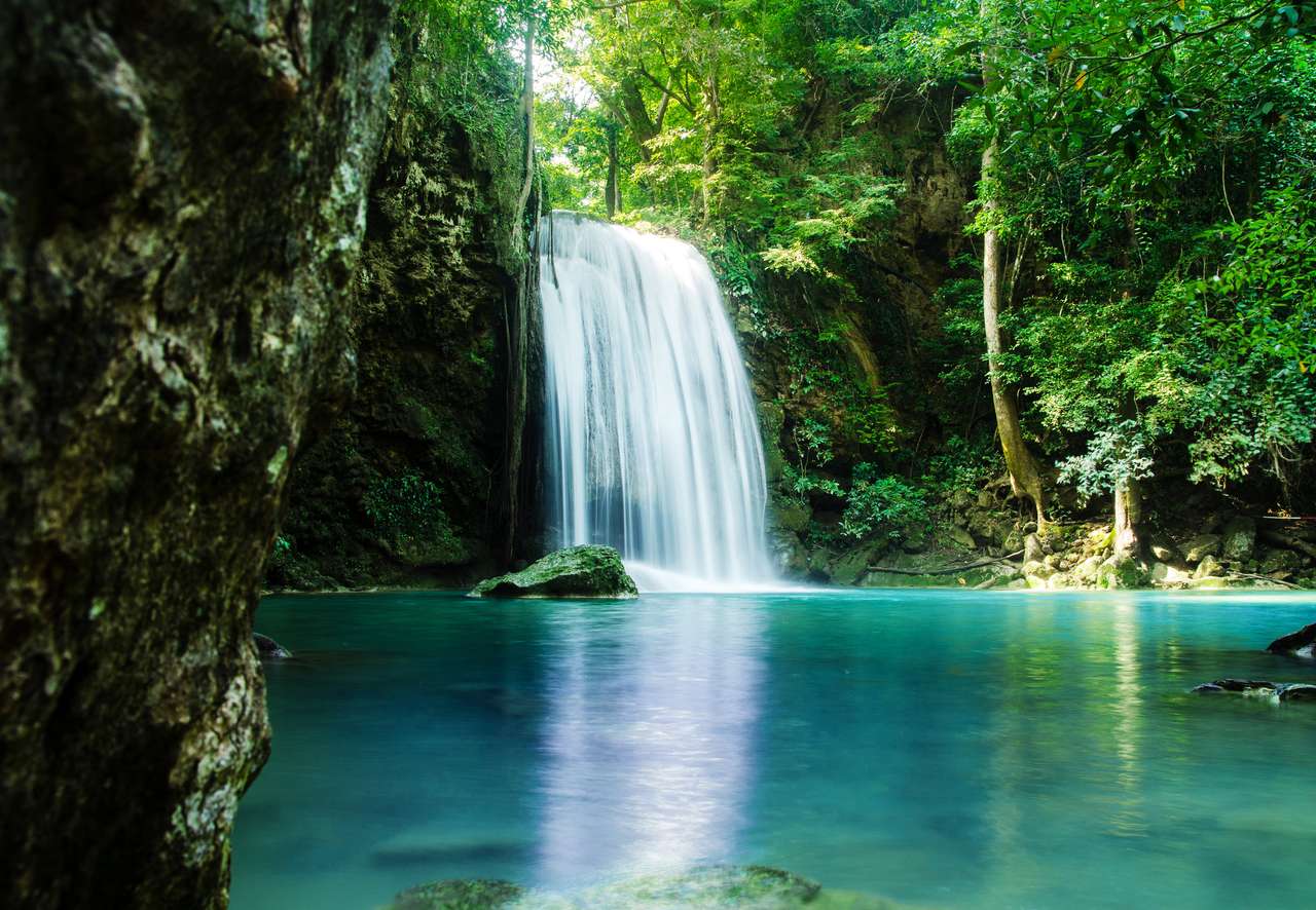 Cachoeira na floresta profunda, Tailândia quebra-cabeças online