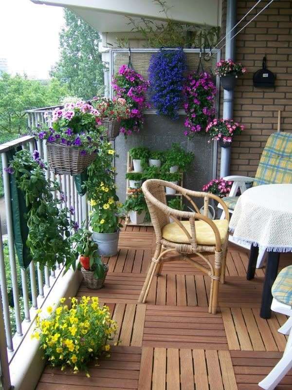 Цветя на балкона онлайн пъзел