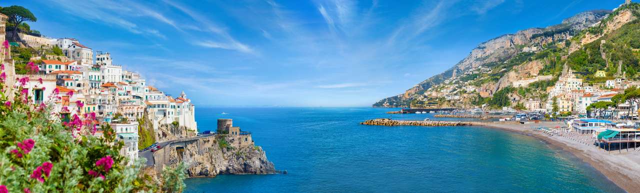 Панорамный коллаж Амальфи в провинции Салерно, регион Кампания, Италия. Амальфитанское побережье - популярное туристическое и туристическое направление в Европе. онлайн-пазл