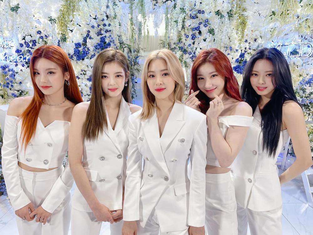 Itzy Group Picture online puzzle