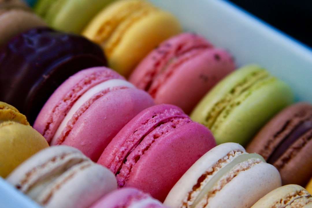 Rozmanité barvy francouzských macarons skládačky online
