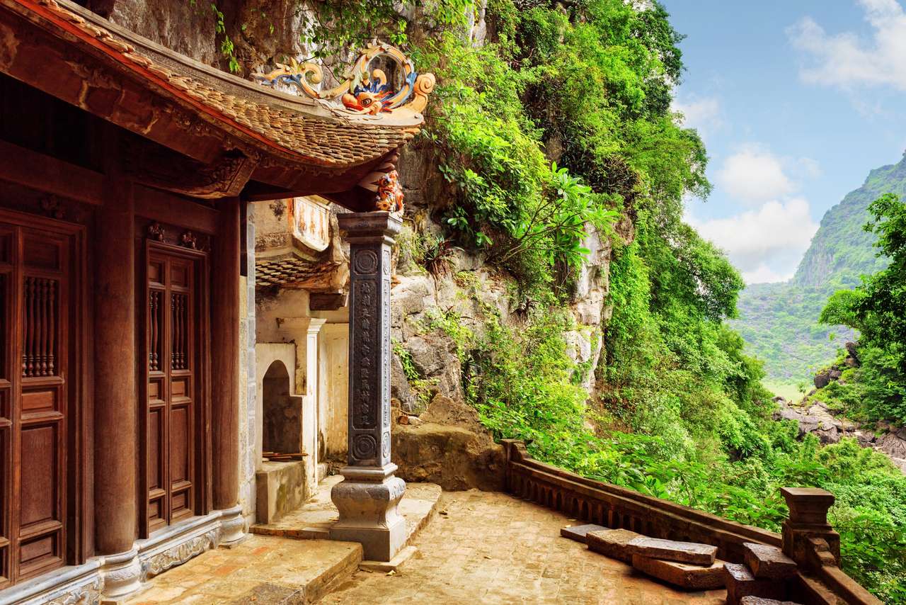 Bich Dong Pagoda στην επαρχία Ninh Binh στο Βιετνάμ παζλ online