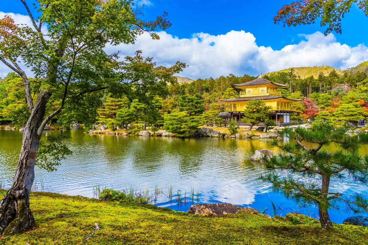 Храм Кинкакудзи - достопримечательность Киото, япония пазл онлайн