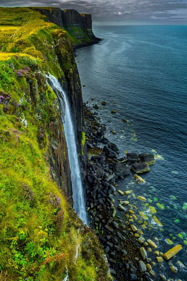Wasserfall des Kilt-Felsens auf der Isle of Skye Puzzlespiel online