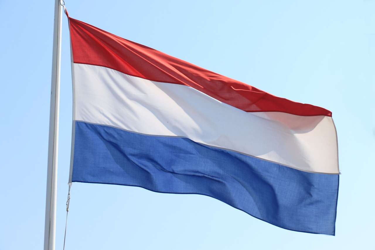 Hollandia zászlaja piros, fehér és kék színben kirakós online