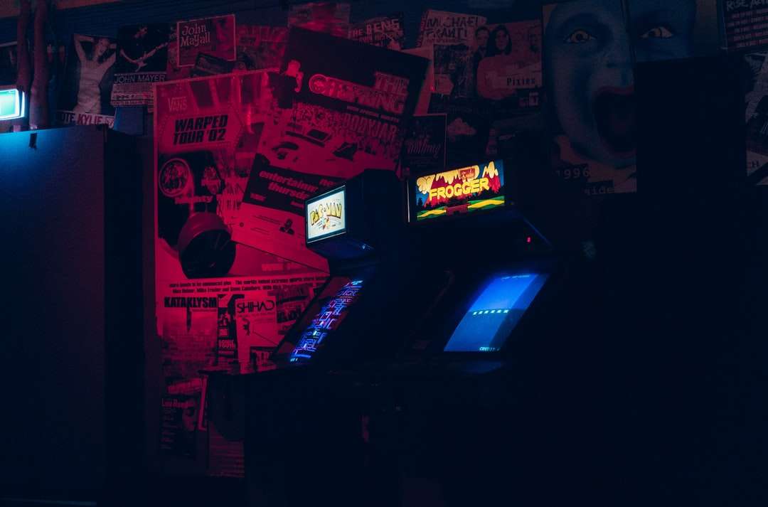 dos gabinetes de arcade rompecabezas en línea