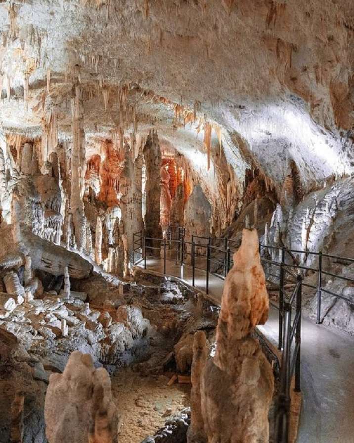 Cueva de Postojna. rompecabezas en línea