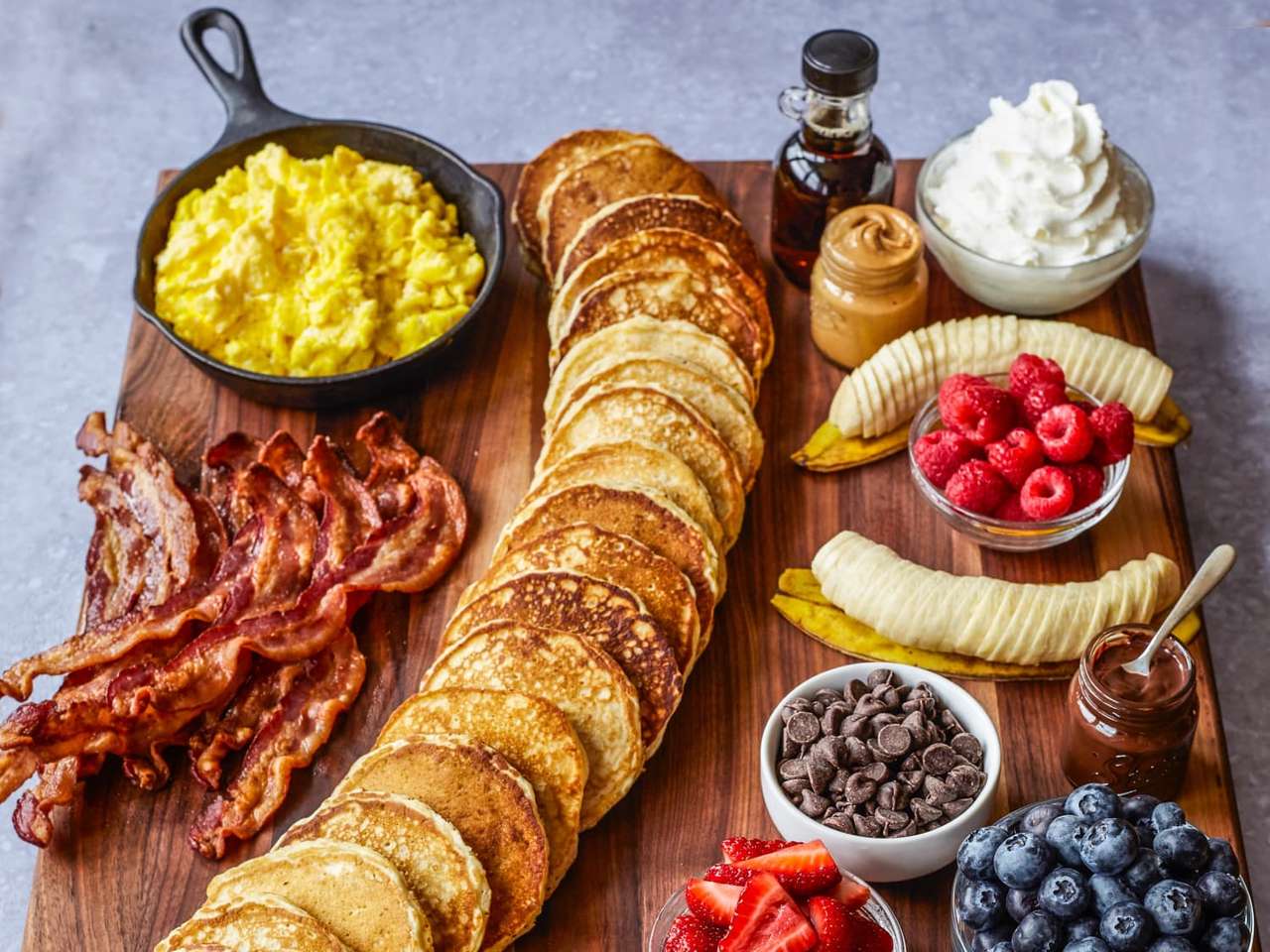 Pannkakor, ägg och bacon Pussel online