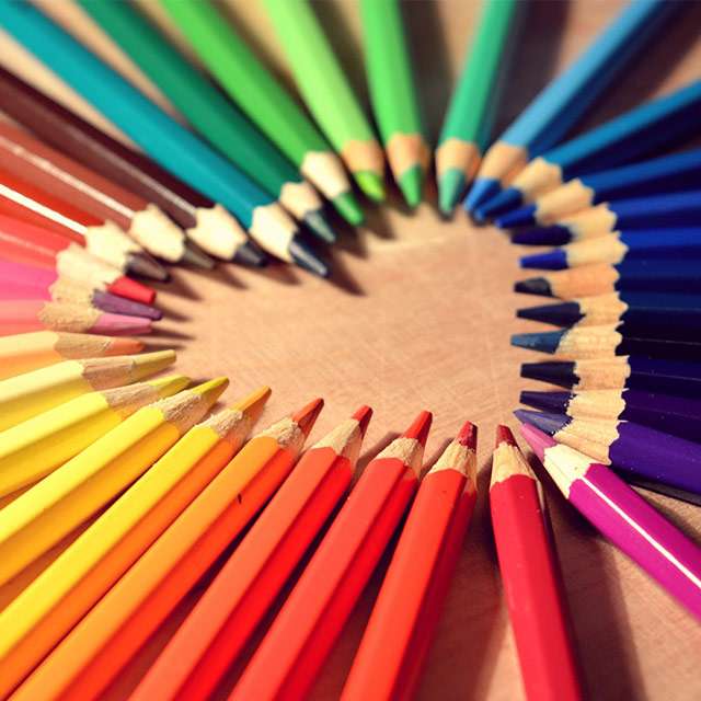 Kleurrijke potlood potloden online puzzel