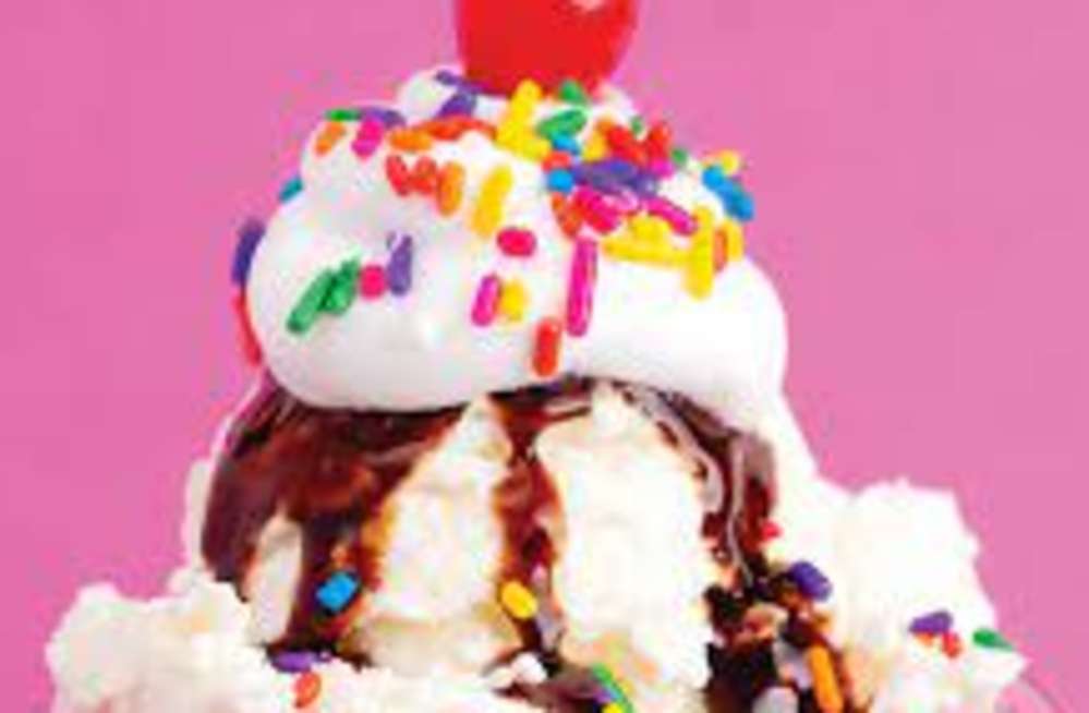 Сладкое из мороженого с фруктами онлайн-пазл