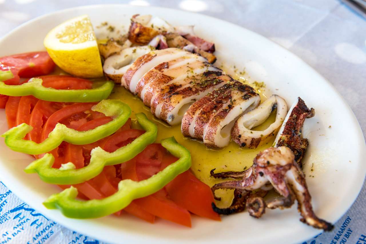 Grillad bläckfisk - traditionell grekisk mat pussel på nätet