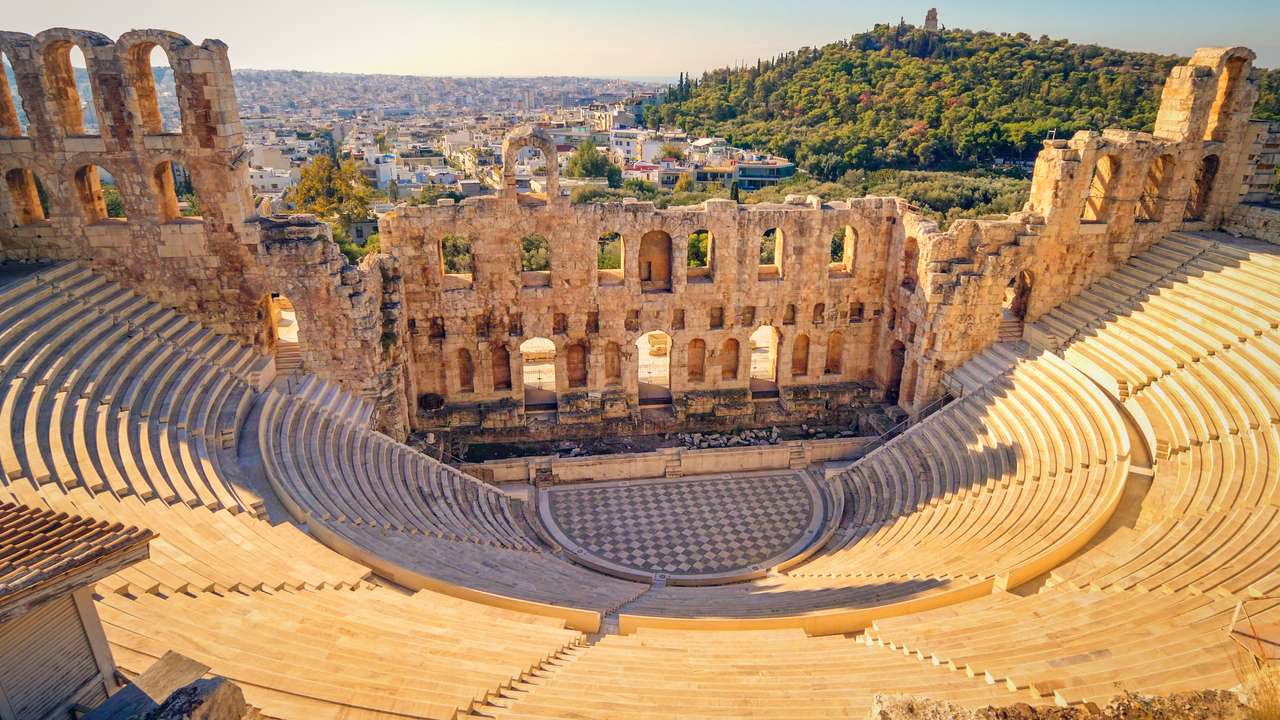 Ο ναός του Παρθενώνα στην Ακρόπολη της Αθήνας, Ελλάδα, κατά τη διάρκεια του πολύχρωμου ηλιοβασιλέματος παζλ online