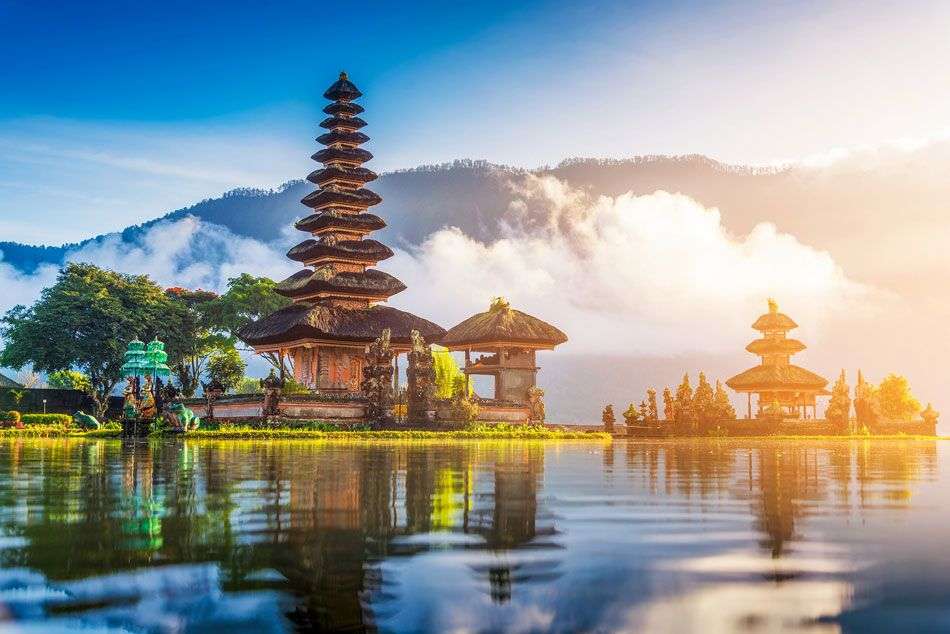 Indonesia- templos en la isla de Bali rompecabezas en línea