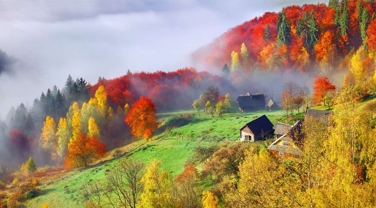 Colorato paesaggio autunnale nel villaggio di montagna puzzle online