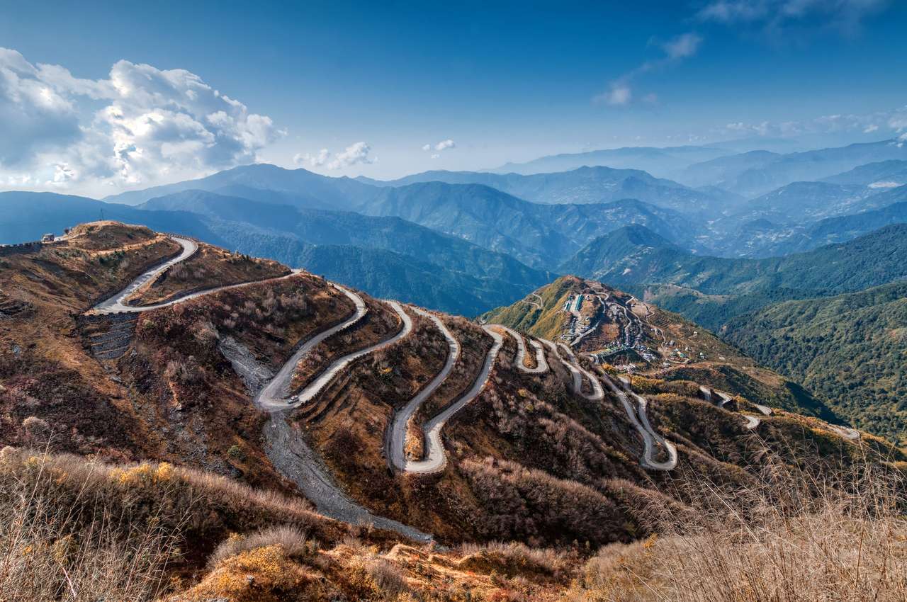 Vackra kurviga vägar på Old Silk Route pussel på nätet